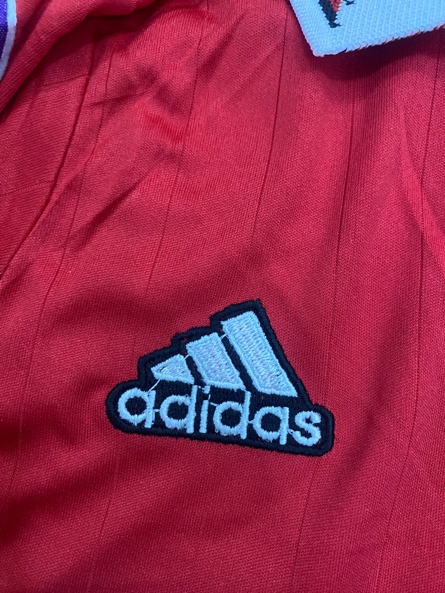 Kids Manchester United home shirt 22/23