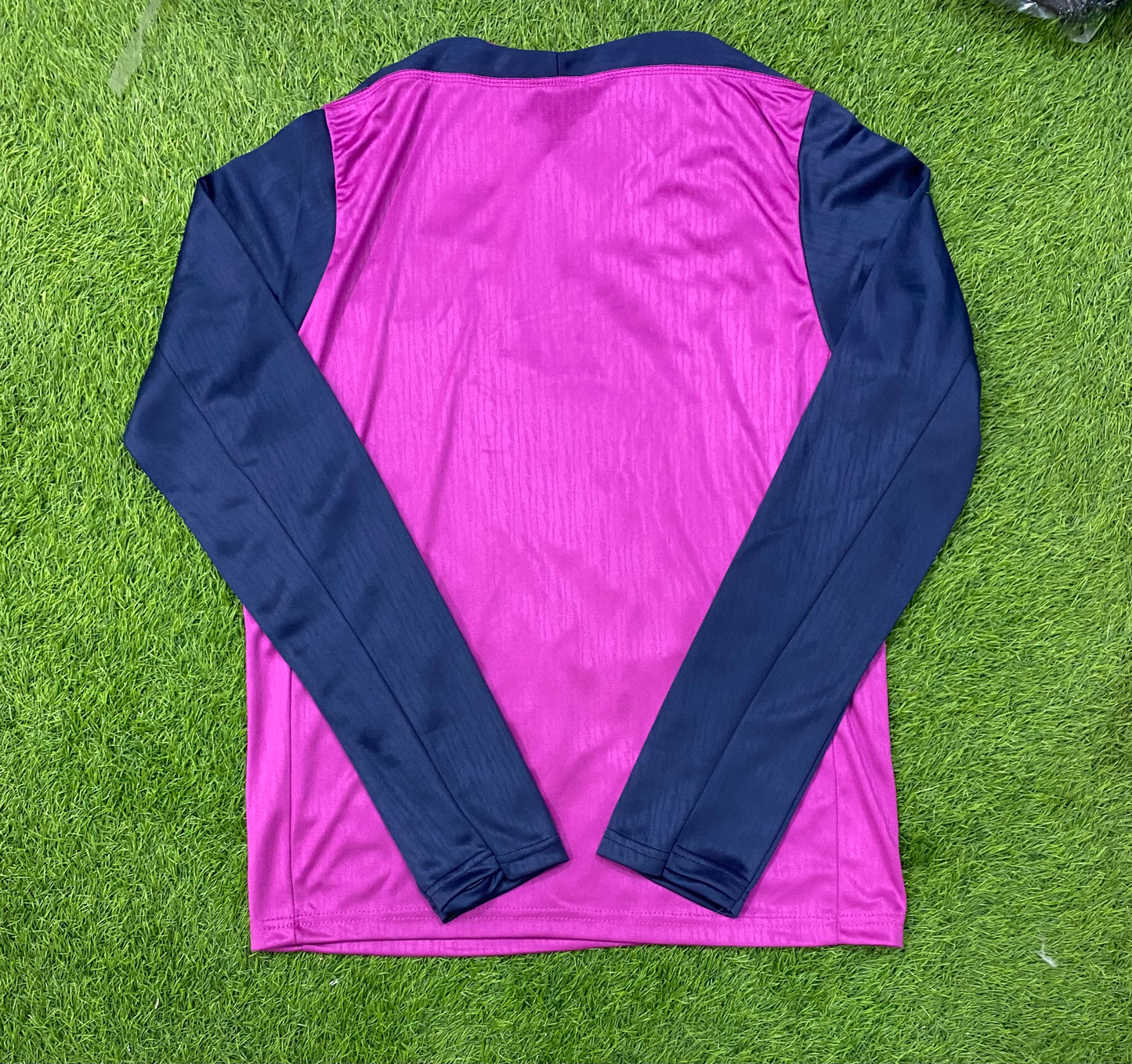 Barcelona 2025 training drill top with thumb grip