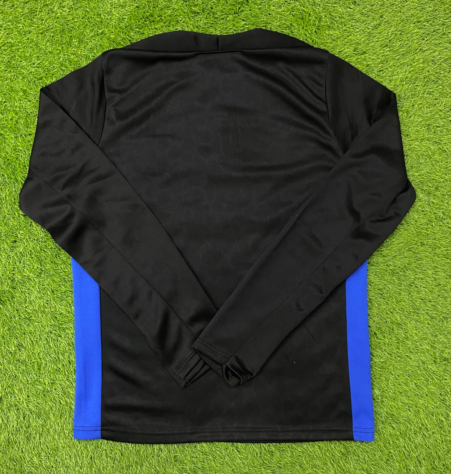 Barcelona 2025 training drill top with thumb grip