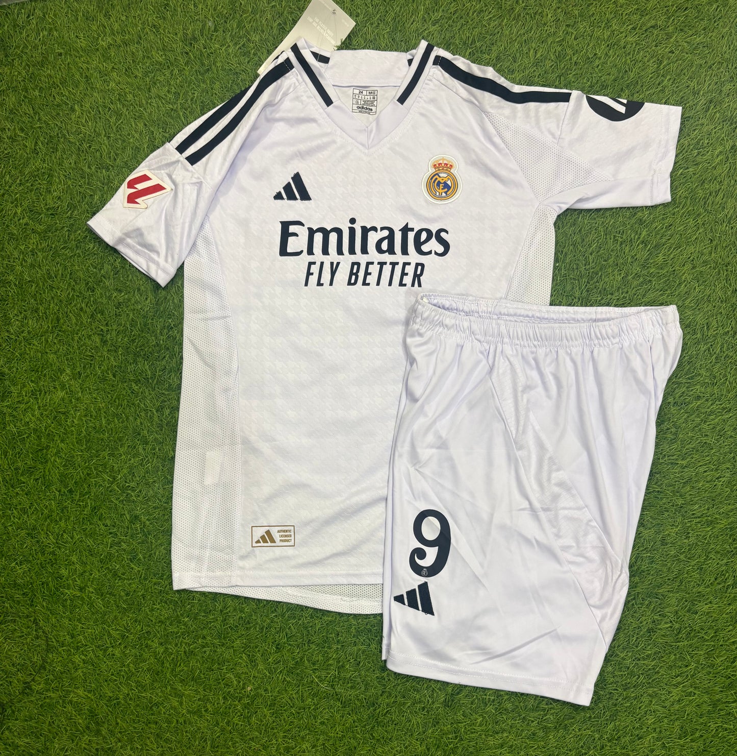 Kids Real Madrid home kit 24/25