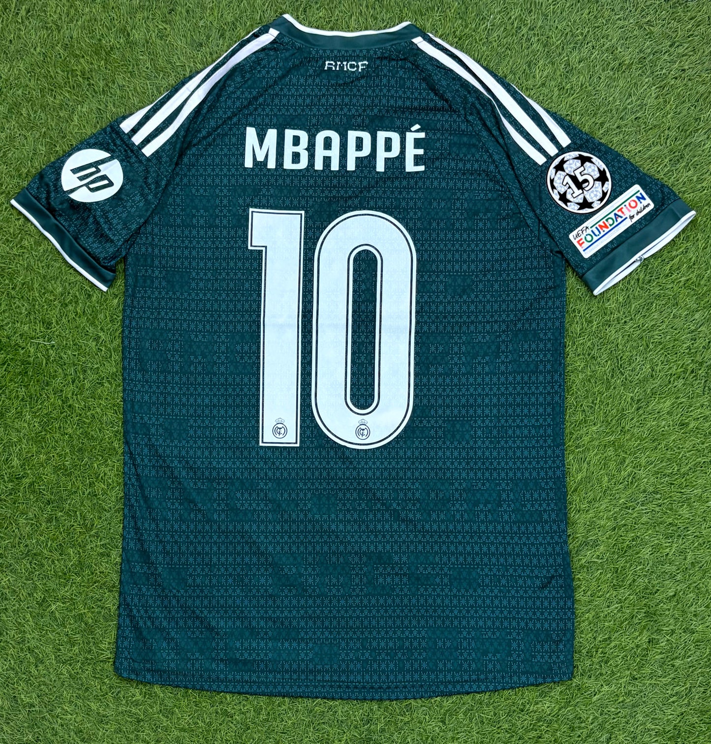 Real Madrid away 26/27 Player version logos (Half sleeves)