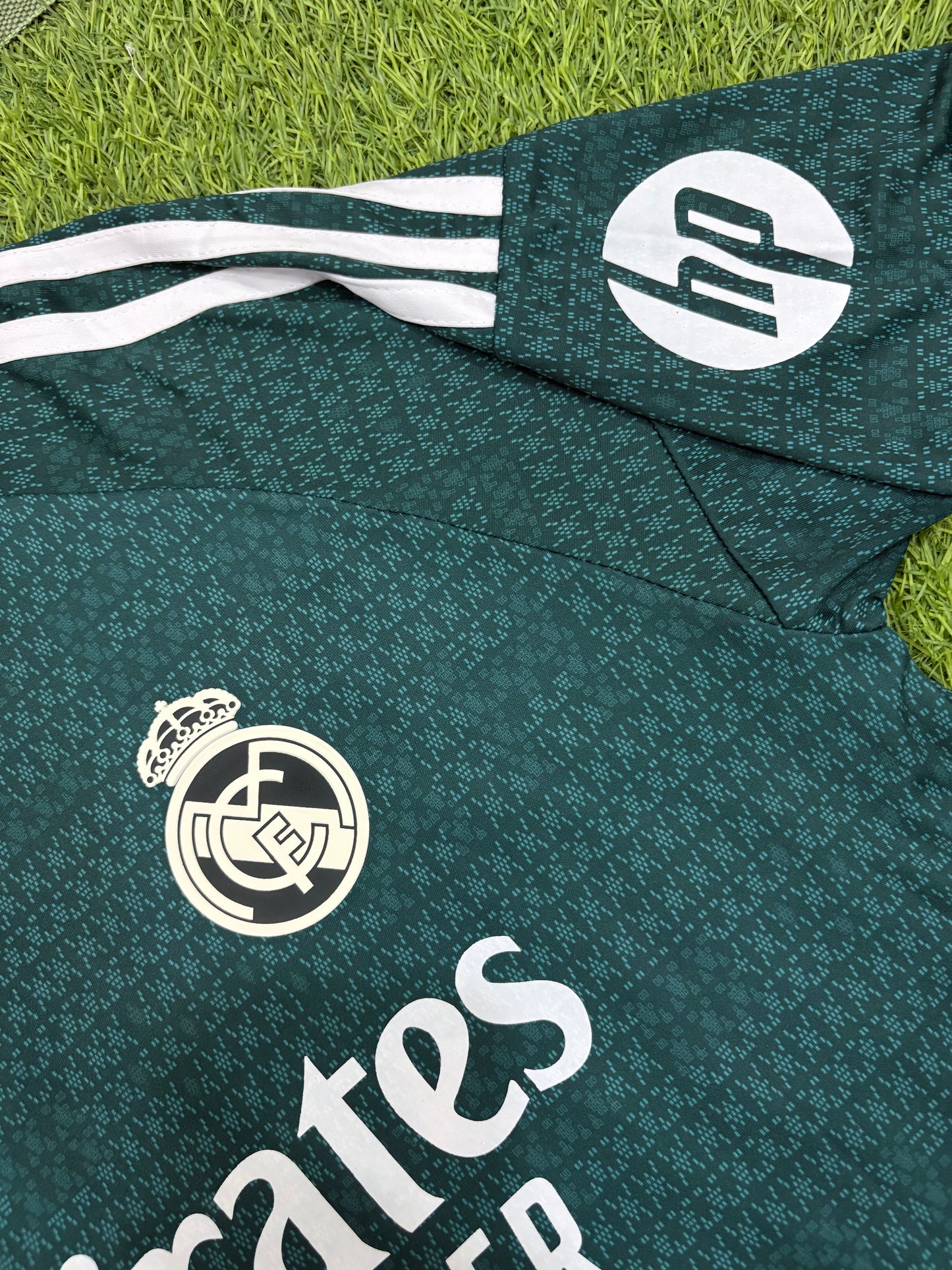 Real Madrid away 26/27 Player version logos (Half sleeves)