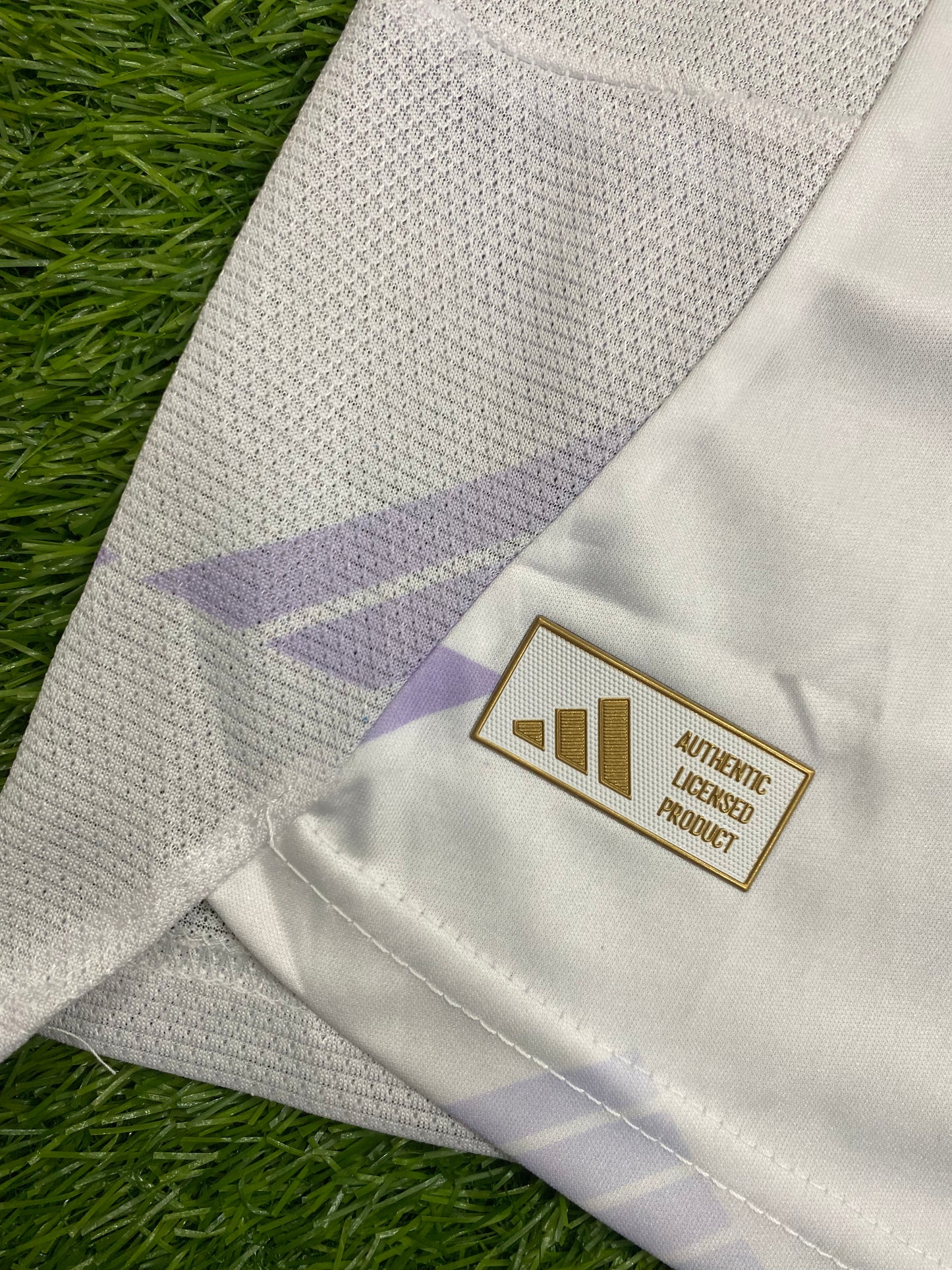 Manchester United Away 25/26 (Player version logos)