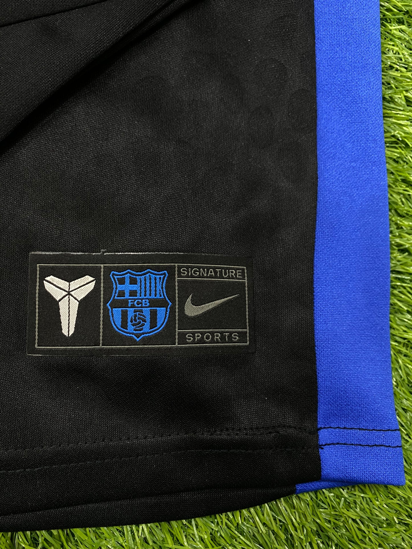 Barcelona 2025 training drill top with thumb grip