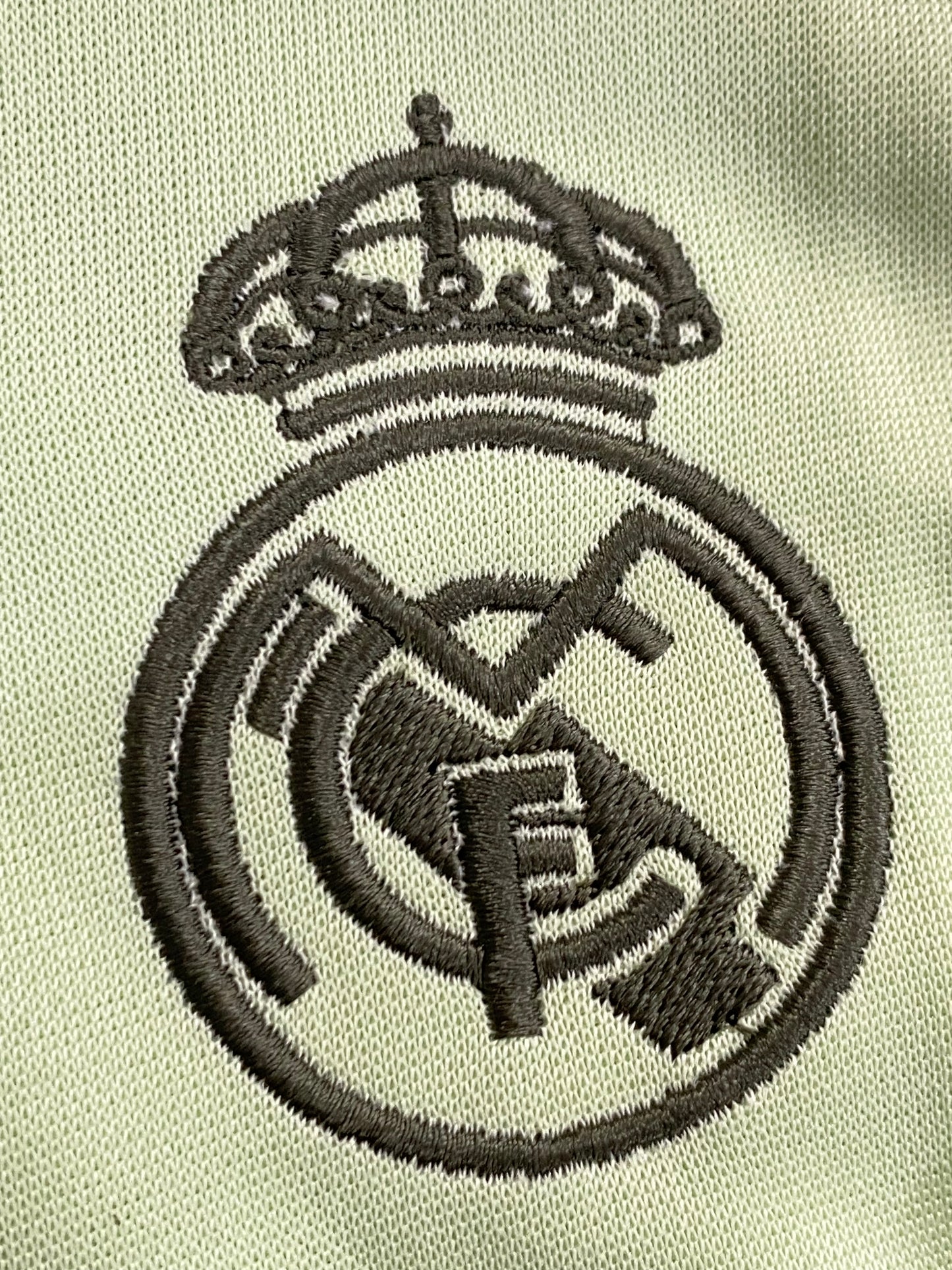 Real Madrid 25/26 training top with thumb grip (lime green)
