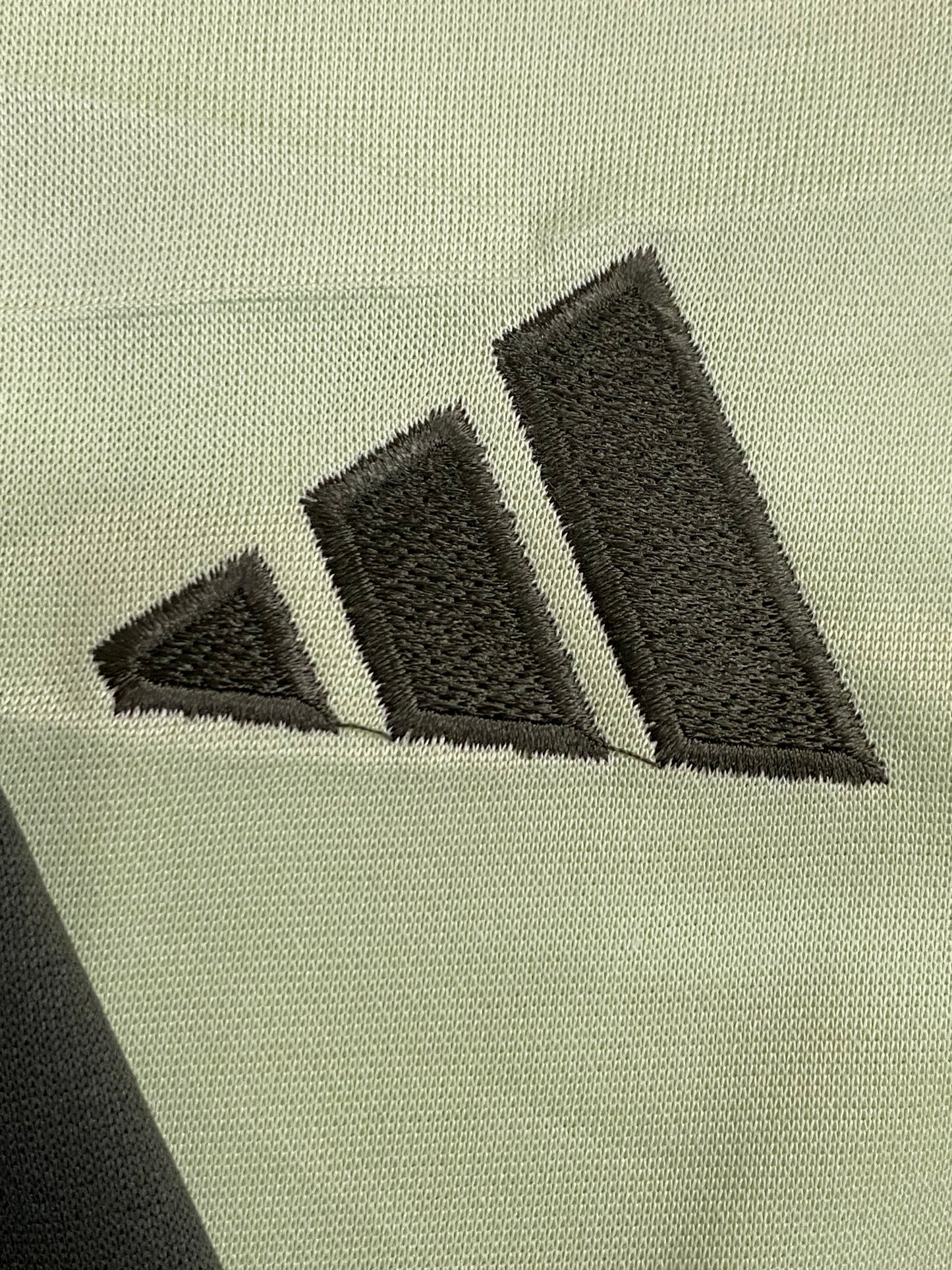 Real Madrid 25/26 training top with thumb grip (lime green)